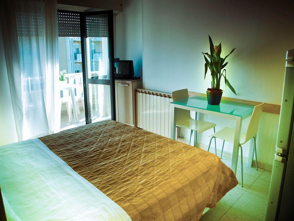 Residence Internazionale Римини Екстериор снимка