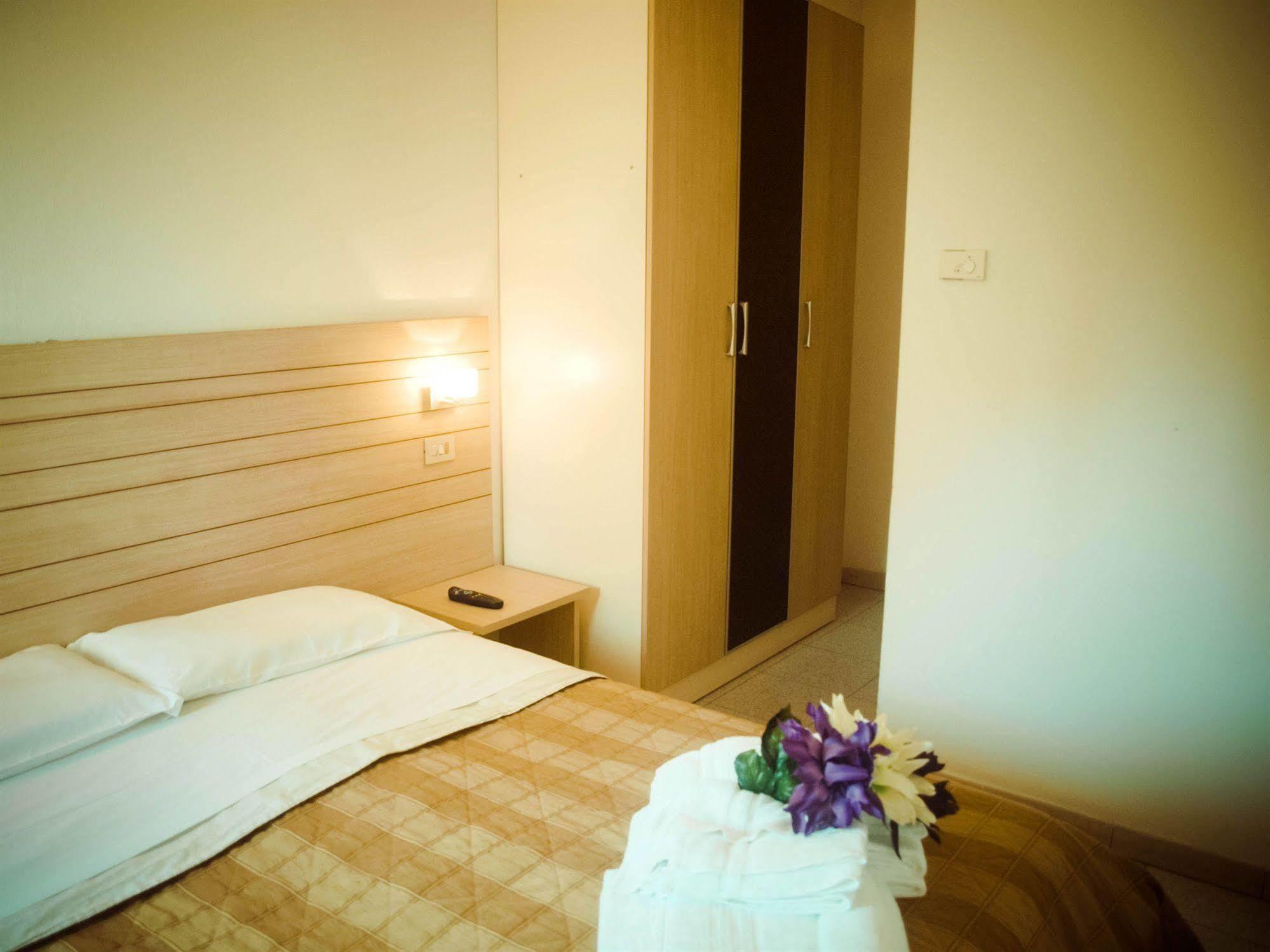 Residence Internazionale Римини Екстериор снимка